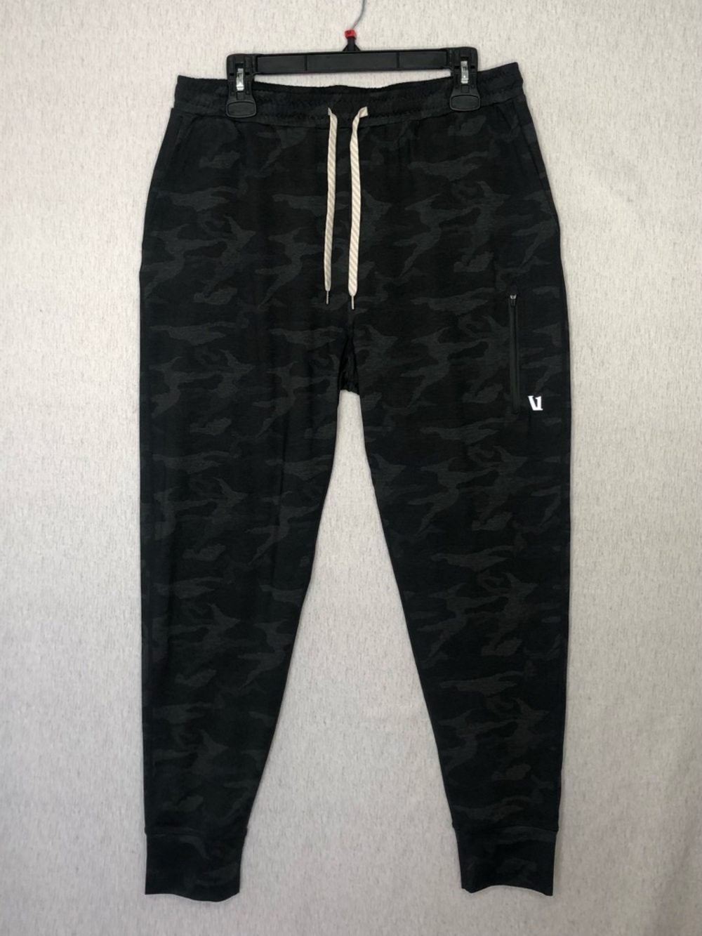 Vuori Sunday Performance Men's L Black Camo Jogger Pants Drawstring Zip Pockets